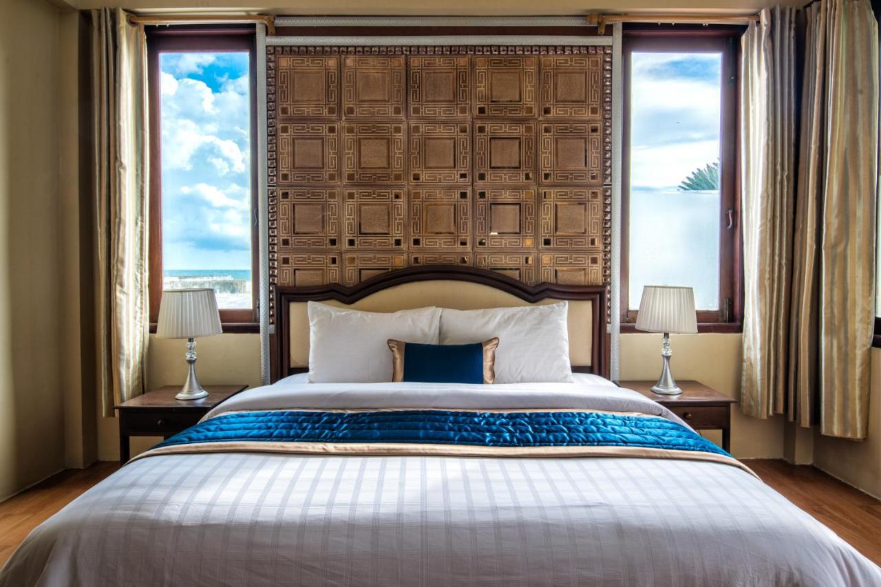Hotel Lux Ngwesaung Buitenkant foto