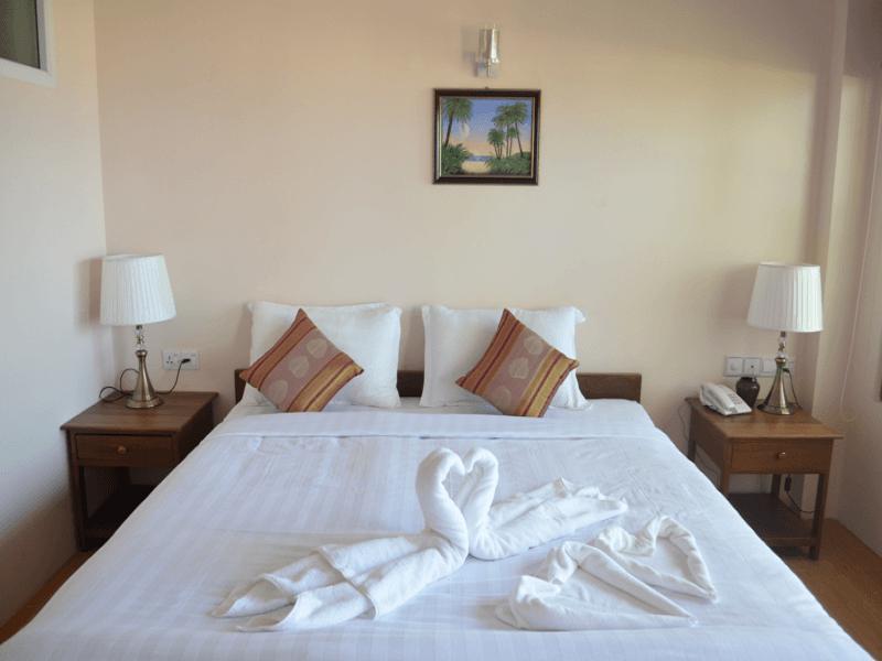 Hotel Lux Ngwesaung Buitenkant foto
