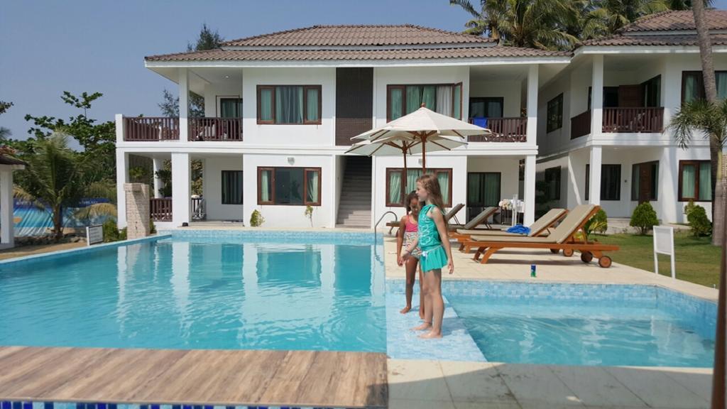 Hotel Lux Ngwesaung Buitenkant foto