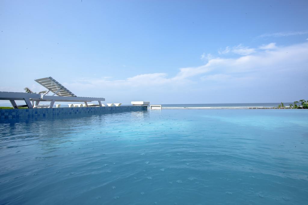 Hotel Lux Ngwesaung Buitenkant foto