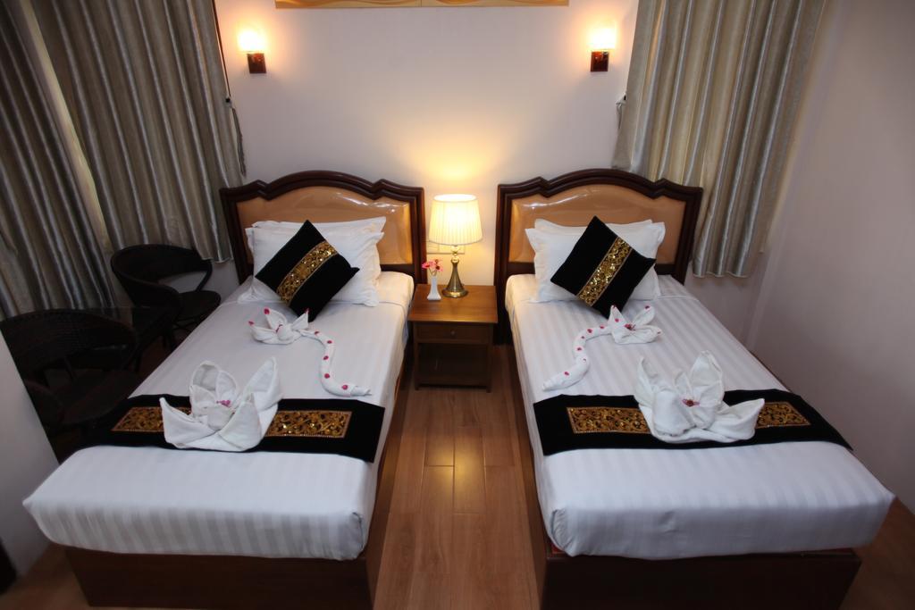 Hotel Lux Ngwesaung Buitenkant foto