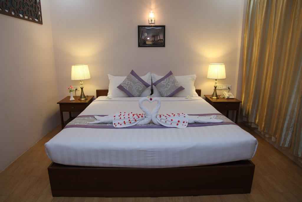 Hotel Lux Ngwesaung Buitenkant foto