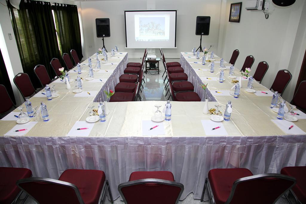 Hotel Lux Ngwesaung Buitenkant foto