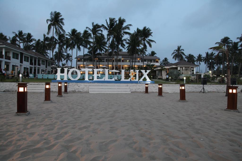 Hotel Lux Ngwesaung Buitenkant foto