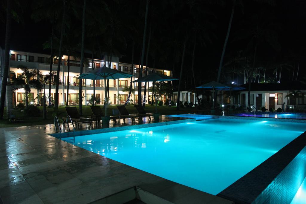 Hotel Lux Ngwesaung Buitenkant foto