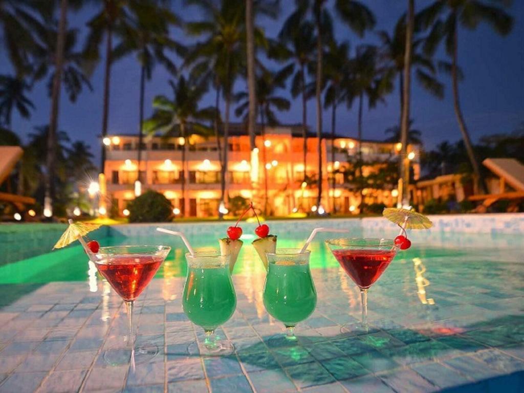 Hotel Lux Ngwesaung Buitenkant foto