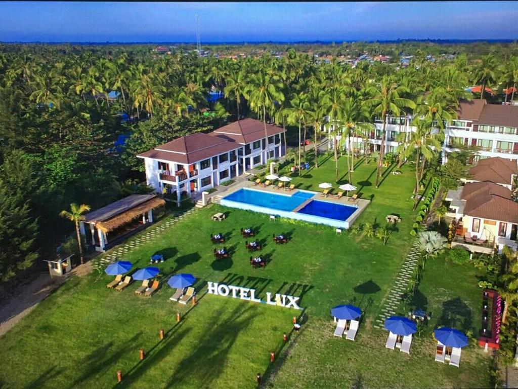 Hotel Lux Ngwesaung Buitenkant foto